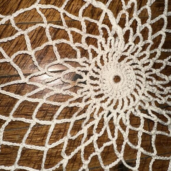 Handmade Irish crochet red roses 22 inch grandma doily - Picture 2 of 4